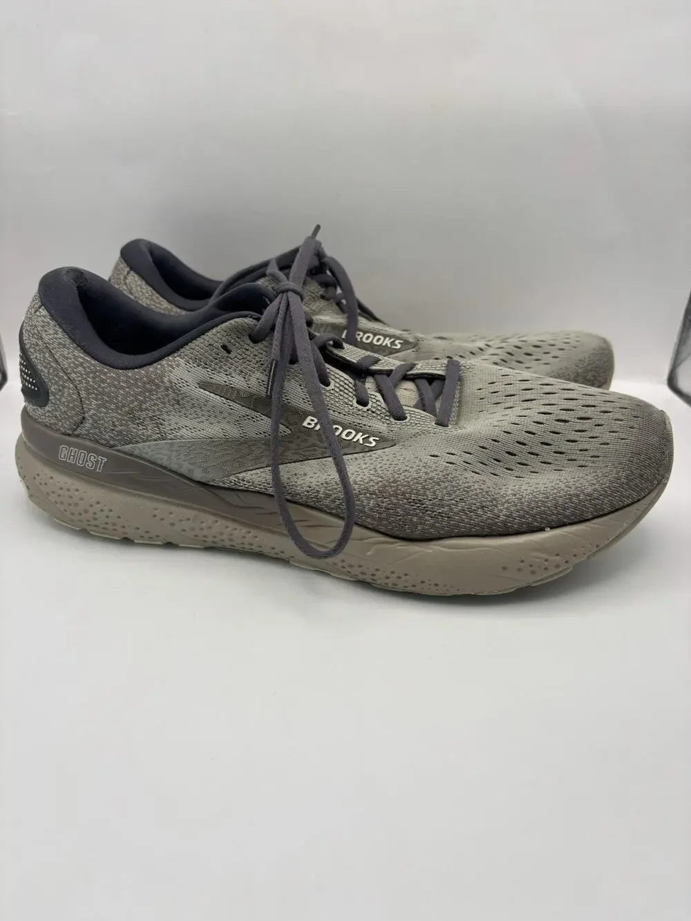 Brooks Ghost 16 Gray Sneakers Men Size 12